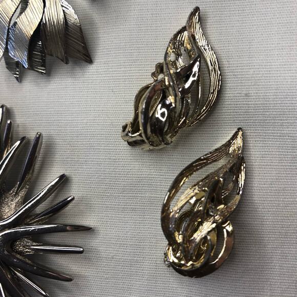 Vintage Lot of 4 Earrings & Brooch Coro Signed Silver Mod MCM Modern Retro - Picture 3 of 14